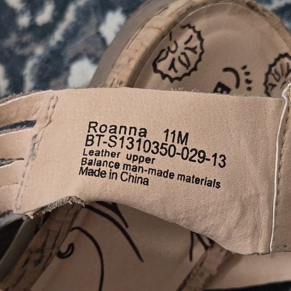 Elegant Metallic Sandals for Women - Picture 8 of 9